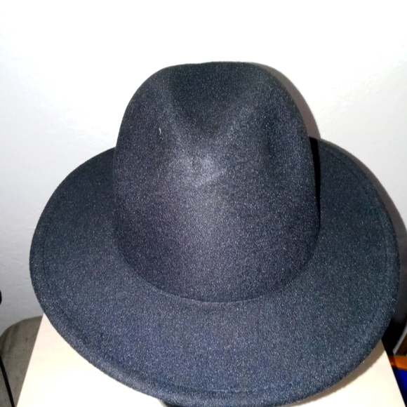Fedora - Picture 2 of 3